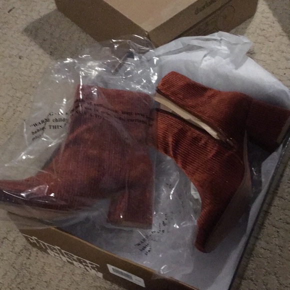 Brand new Chelsea crew velvet booties - Picture 2 of 5